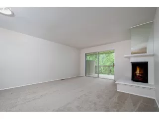 Photo #5: 21408133 Listing