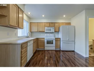 Photo #5: 21408743 Listing