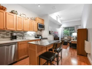 Photo #4: 21408807 Listing