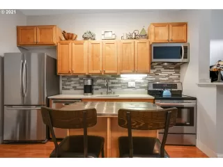 Photo #6: 21408807 Listing