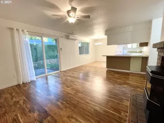 Photo #5: 21408906 Listing