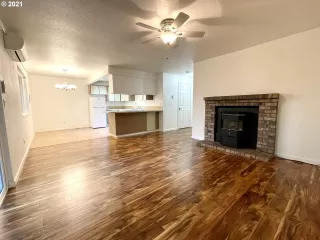 Photo #6: 21408906 Listing