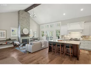 Photo #3: 214094538 Listing