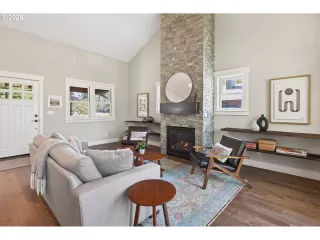 Photo #4: 214094538 Listing