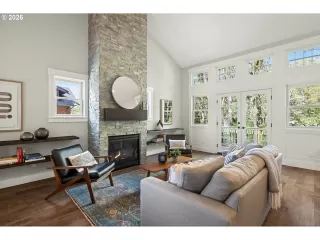 Photo #5: 214094538 Listing