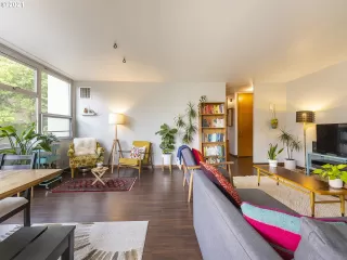 Photo #5: 21409761 Listing 