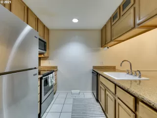 Photo #4: 21410469 Listing