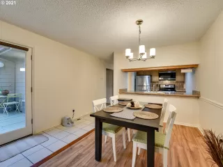 Photo #5: 21410469 Listing