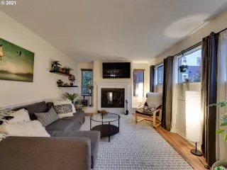 Photo #6: 21410469 Listing