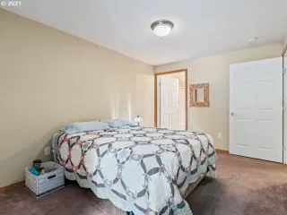 Photo #4: 21410513 Listing