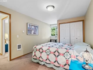 Photo #5: 21410513 Listing