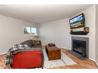 Photo #4: 21410884 Listing