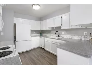 Photo #6: 21411067 Listing