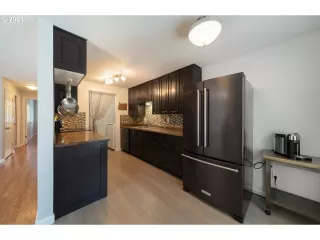 Photo #3: 21411683 Listing