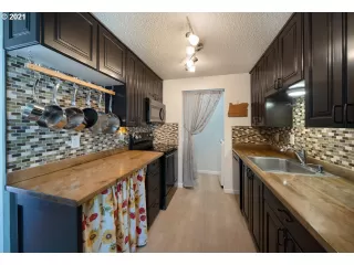 Photo #4: 21411683 Listing