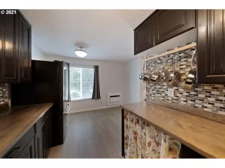 Photo #6: 21411683 Listing