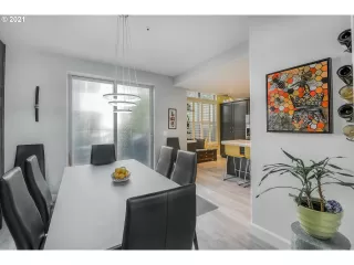 Photo #4: 21411841 Listing