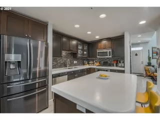 Photo #6: 21411841 Listing