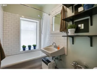 Photo #6: 21411969 Listing