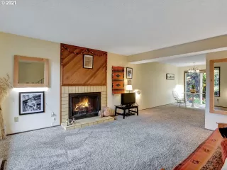 Photo #4: 21412133 Listing