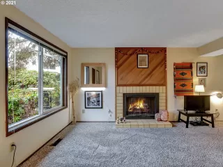 Photo #5: 21412133 Listing