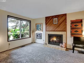 Photo #6: 21412133 Listing