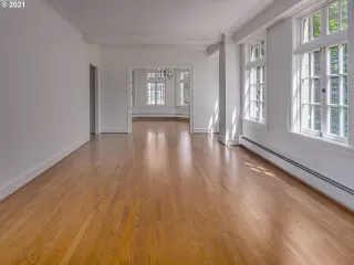 Photo #4: 21412811 Listing