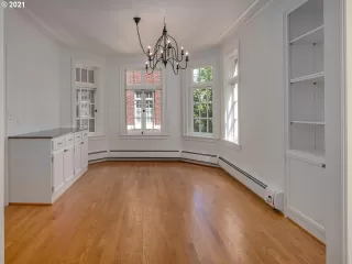 Photo #5: 21412811 Listing