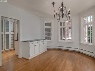 Photo #6: 21412811 Listing