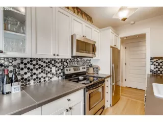 Photo #6: 21412832 Listing 