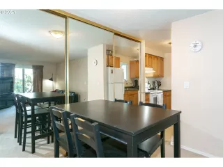 Photo #4: 21412910 Listing