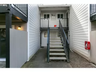 Photo #6: 21412910 Listing