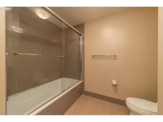 Photo #5: 21413751 Listing 