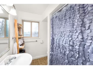 Photo #4: 21413766 Listing