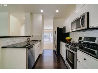 Photo #5: 21413982 Listing 