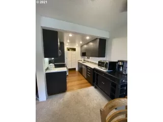 Photo #4: 21414676 Listing