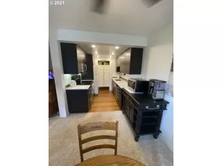 Photo #5: 21414676 Listing