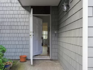 Photo #3: 21414783 Listing