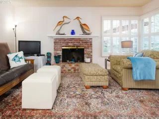 Photo #5: 21414783 Listing