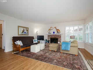 Photo #6: 21414783 Listing