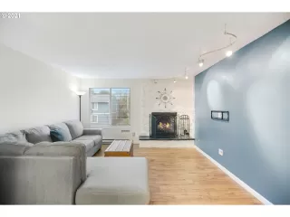 Photo #3: 21414814 Listing