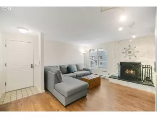 Photo #4: 21414814 Listing