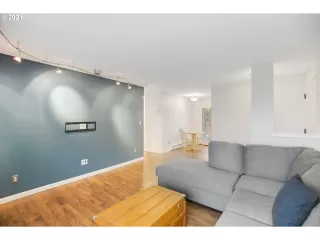 Photo #5: 21414814 Listing