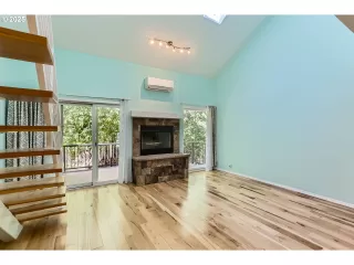 Photo #4: 214150079 Listing