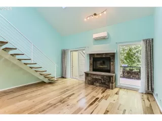 Photo #5: 214150079 Listing