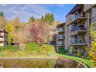 Photo #5: 21415655 Listing