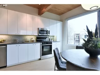 Photo #2: 21415757 Listing 