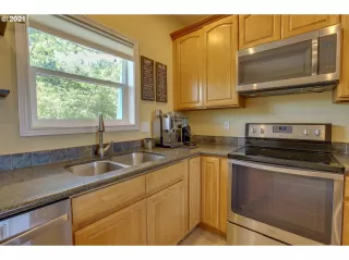 Photo #4: 21420698 Listing