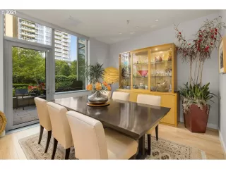 Photo #4: 21421744 Listing