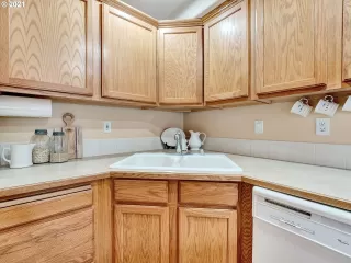 Photo #5: 21422149 Listing